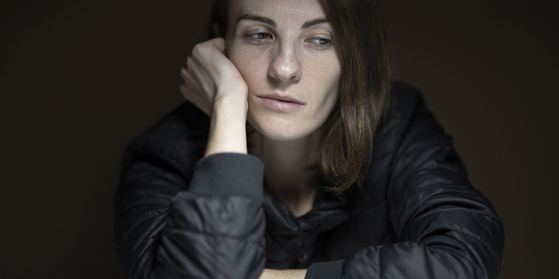 woman-gf653b366e_1920